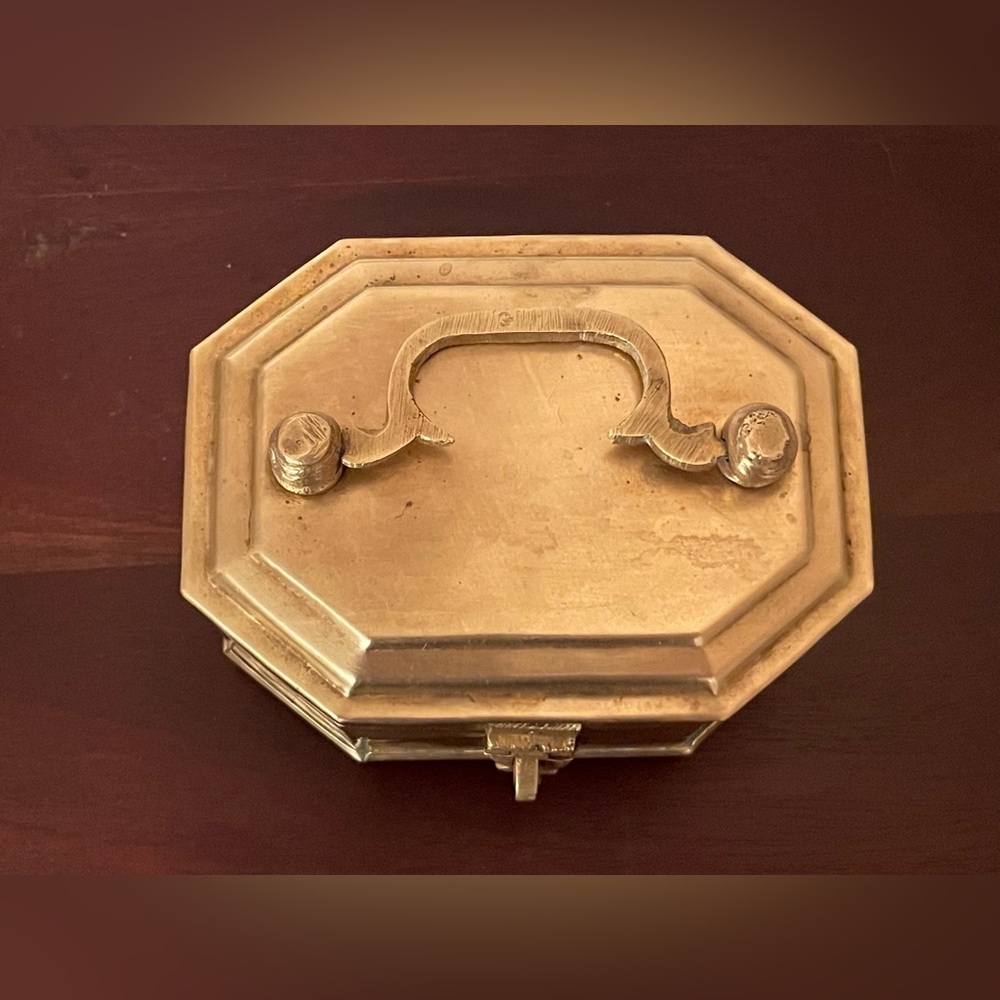Handmade Brass Vintage Octagon shaped Solid Footed Hinged & Lockable Trinket Box - Picture 2 of 13